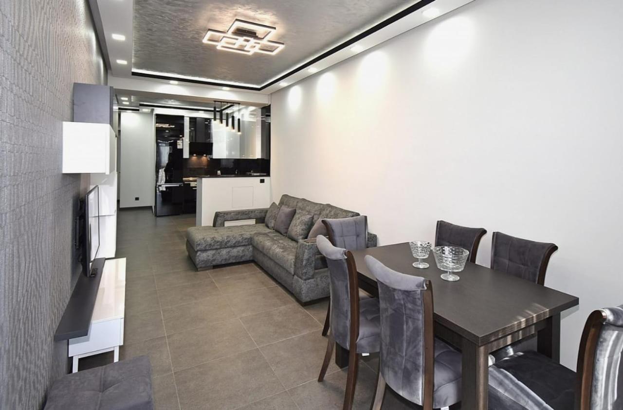 Luxuary 2Bedroom 2 Bathroom Apartment With Jacuzzi Ereván Exterior foto