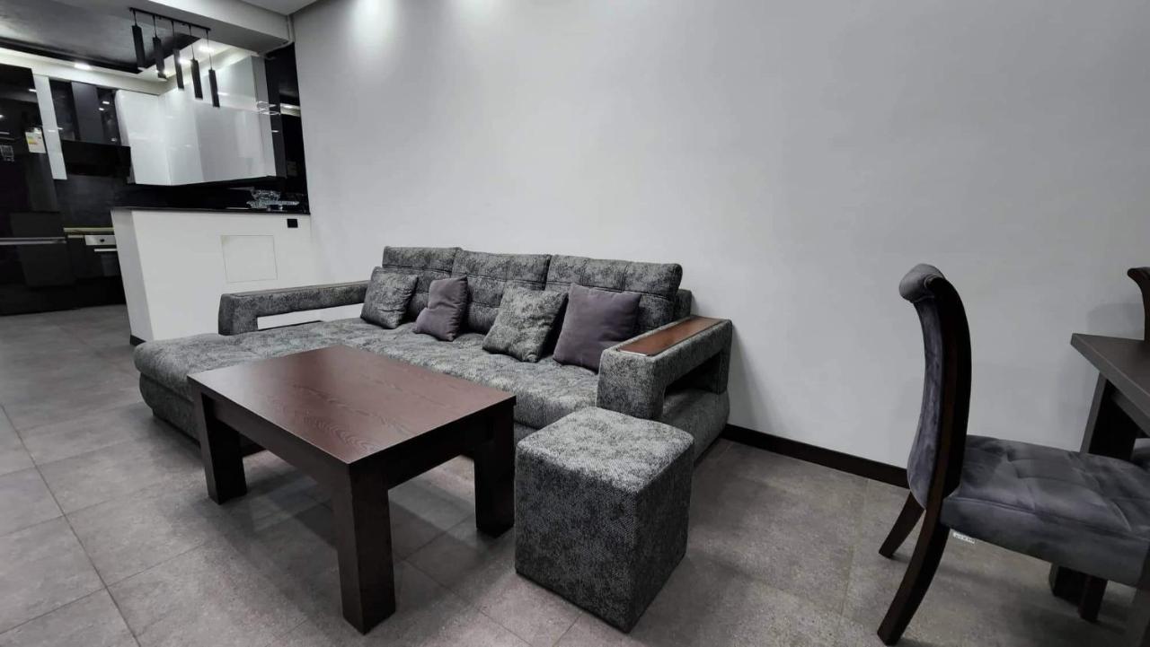 Luxuary 2Bedroom 2 Bathroom Apartment With Jacuzzi Ereván Exterior foto