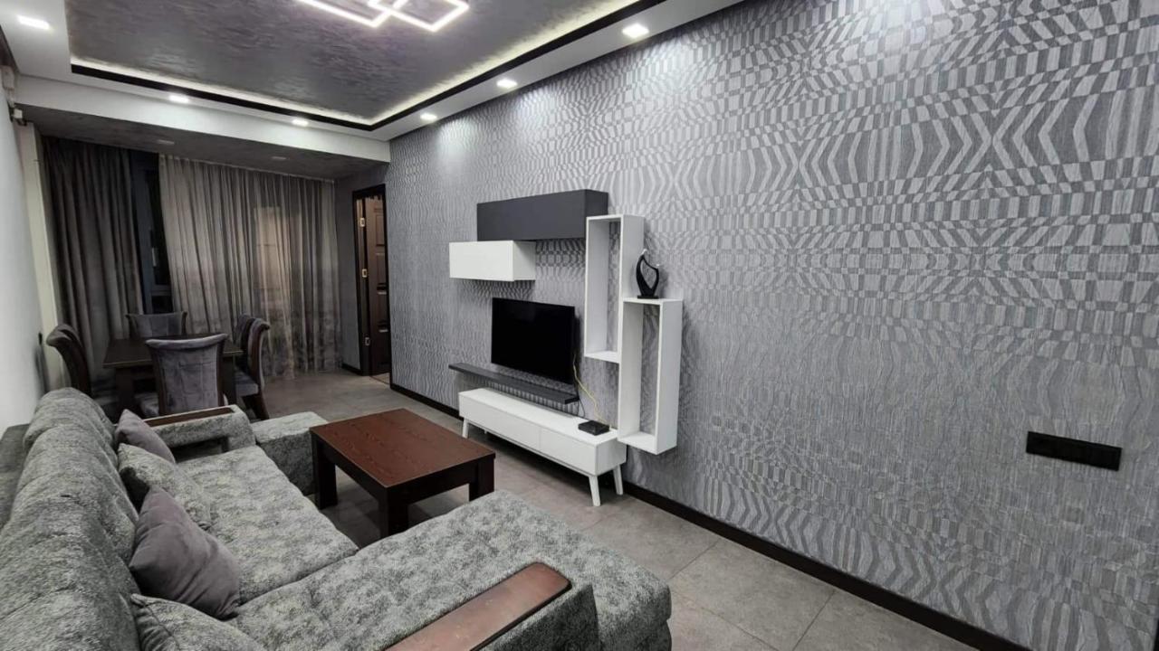 Luxuary 2Bedroom 2 Bathroom Apartment With Jacuzzi Ereván Exterior foto